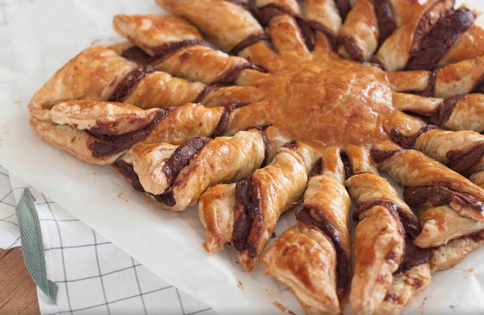 Receta Exprés Brandt: Flor de hojaldre con chocolate